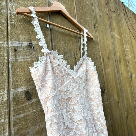 White Lace and Crochet Sweetheart Slip Midi Dress 🌿 - Picture 5 of 12
